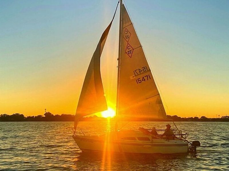 Private 2-Hour Sunset Sailing Tour on Lake Fairview