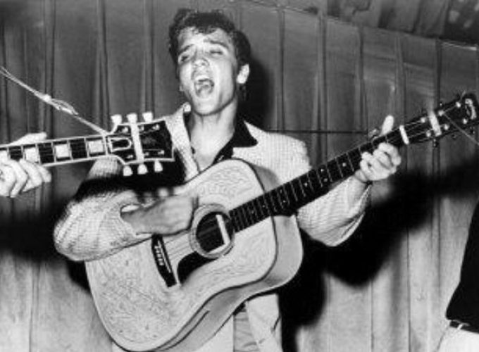 The King's Odyssey: 2-Hour Elvis Car Tour with Sun Studio