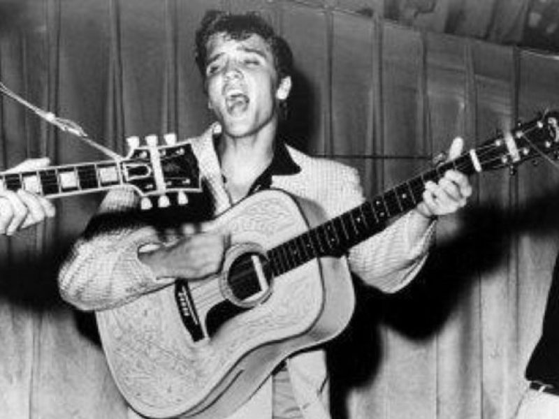 The King's Odyssey: 2-Hour Elvis Car Tour with Sun Studio