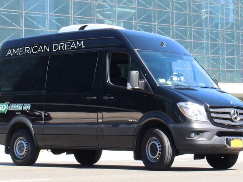 Roundtrip Transfer between Midtown Manhattan and American Dream