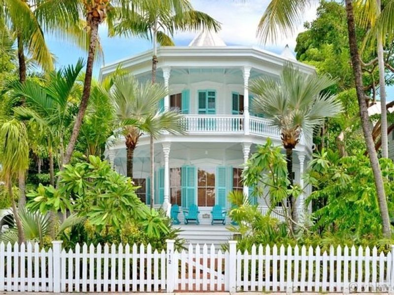 Key West Historic Homes and Island History – Small Group Walking Tour