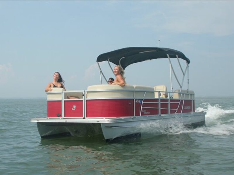 8-Hour Pontoon Boat Rental in Chincoteague Island