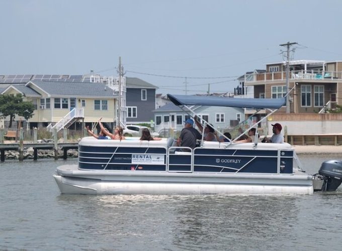 8-Hour Pontoon Boat Rental in Dewey Beach