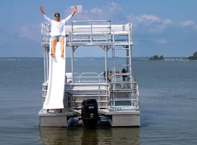 4-Hour Ultimate Party Pontoon Boat Rental in Dewey Beach