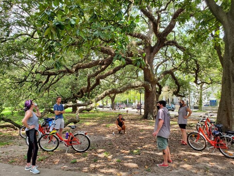 New Orleans Garden District and Cemetery Bike Tour