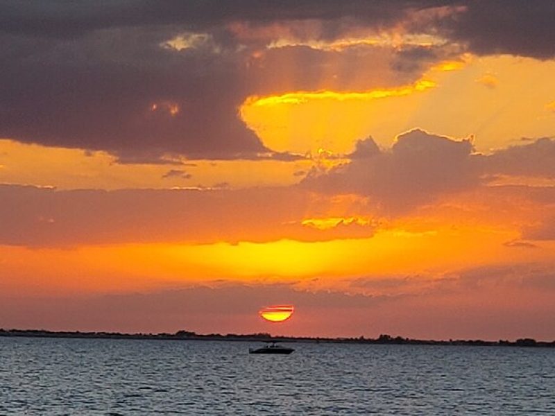 Sunset and Dolphin Tour, Fort Myers Beach and Sanibel Lighthouse