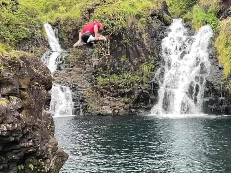 Hana tour incl Reservation @ black sand Red sand Waterfall jump