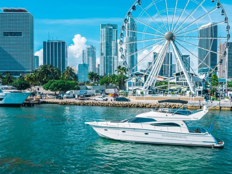 Luxury 60 Feet Yacht Rental for up to 13 People in Miami