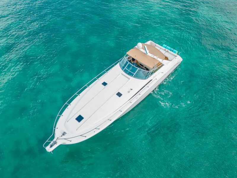 4 Hours Trip on a Luxury Sea Ray 55' Yacht in Miami for up to 13 People