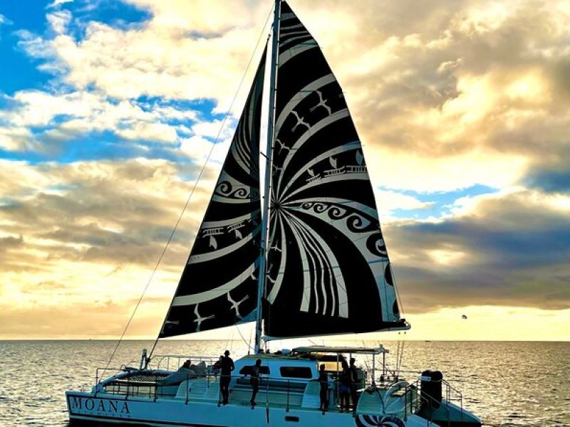 Moana’s Sunset Cocktail Sail along Oahu's Waikiki Coast