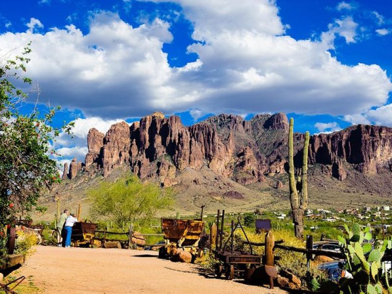 Small Group Apache Trail Day Tour with Dolly Steamboat from Phoenix