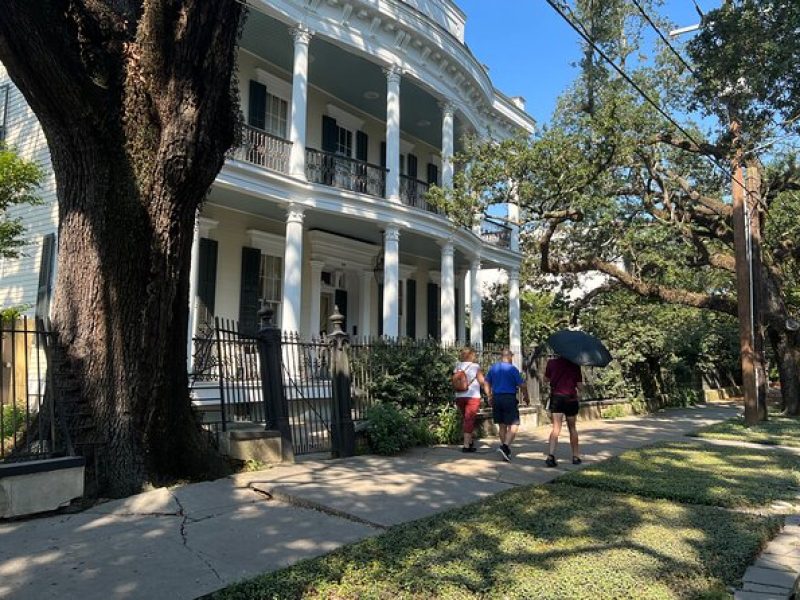 Garden District Architecture Walking Tour in New Orleans