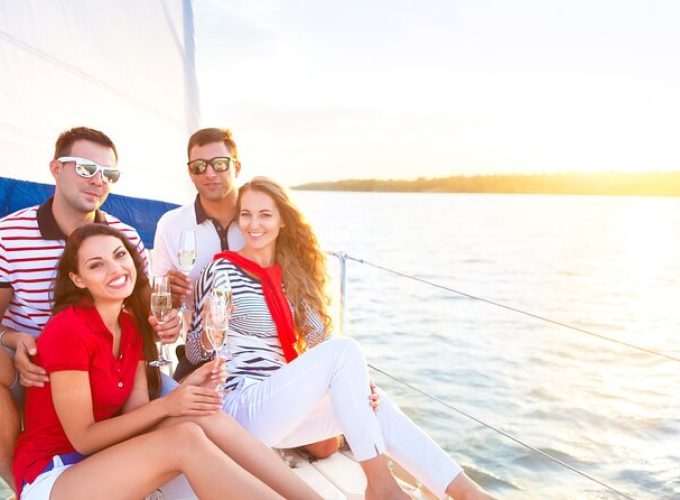 2 hours – Private Sunset Sail along Historic Bay Front