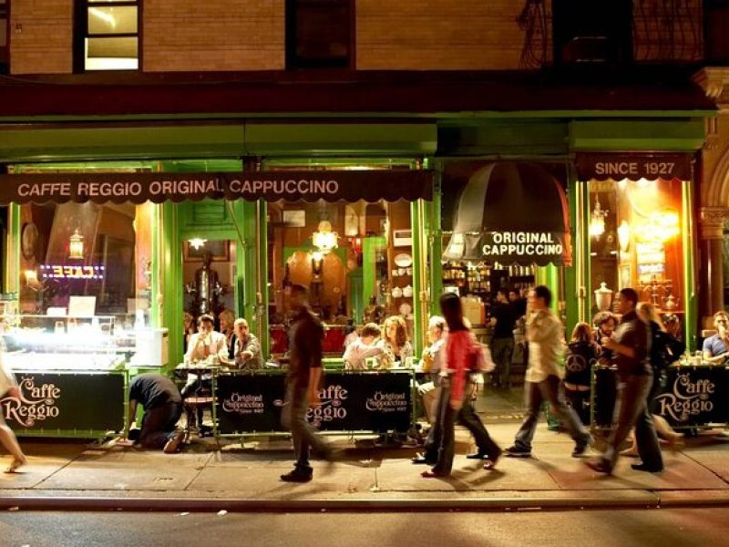 2-Hour Spanish Nightlife Guided Walking Tour of Greenwich Village