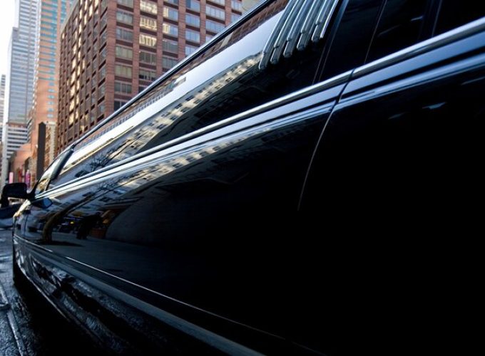 Airport luxury arrival pickup in New Jersey by stretch limousine