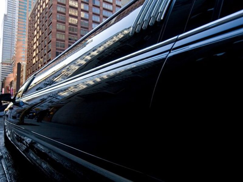 Airport luxury arrival pickup in New Jersey by stretch limousine