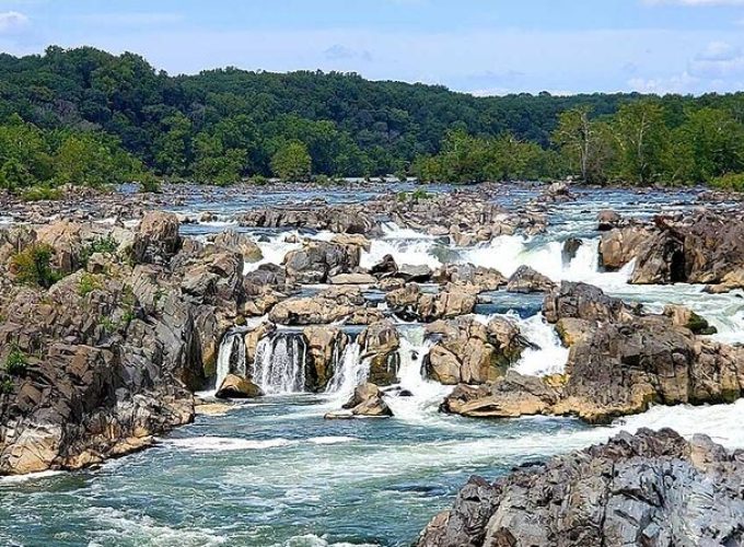 Self-guided Waterfall Hiking Tour through Great Falls National Park