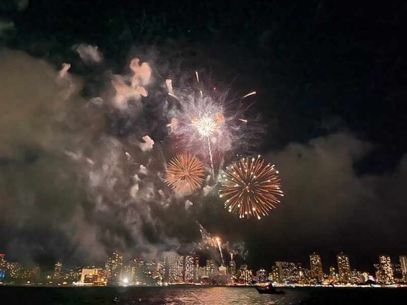 Waikiki Friday Night Fireworks Boat Cruise!