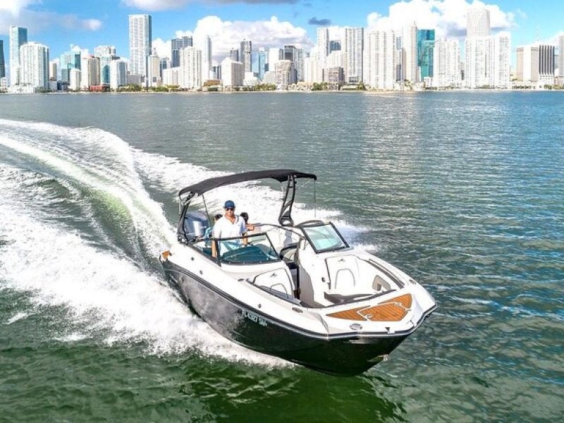 Miami Biscayne Bay Private Boat Experience with Captain