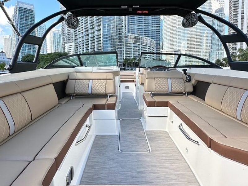 Best of Miami: Private SeaRay SDX Boat Charter with a Captain