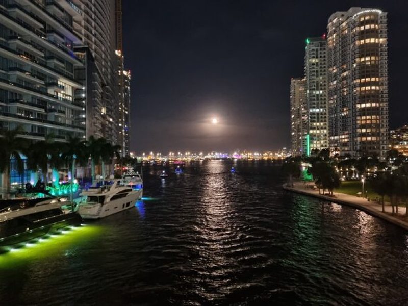 2 HR Miami Lights & Skyline Private Night Tour for up to 6 people