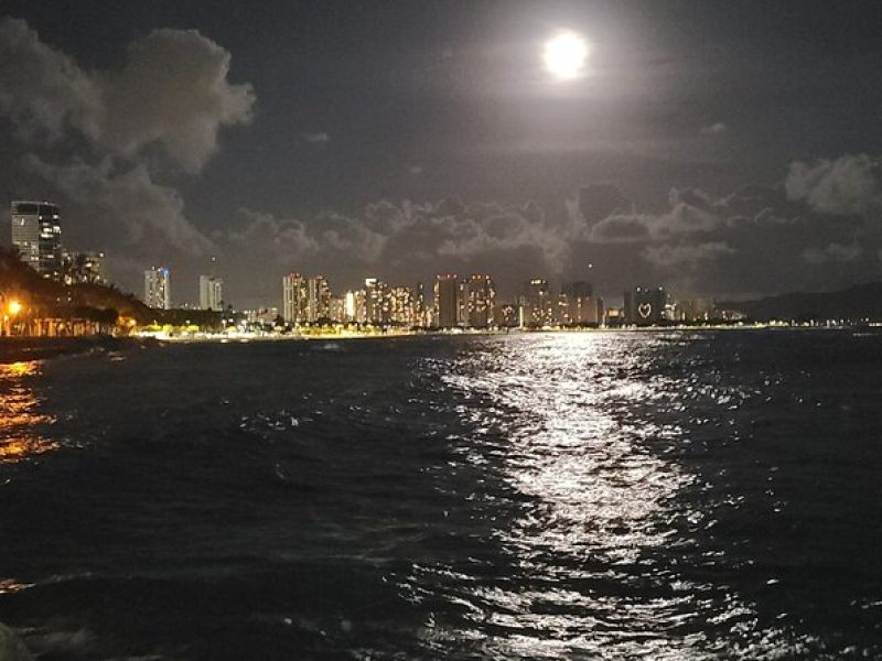 Moonlight Dinner Cruise in Honolulu