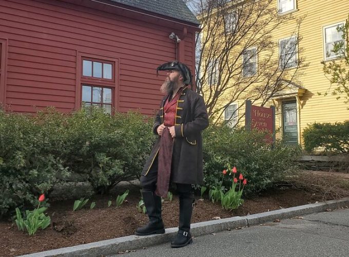 Pirates and Privateers Walking Tour with Real Pirates Admission