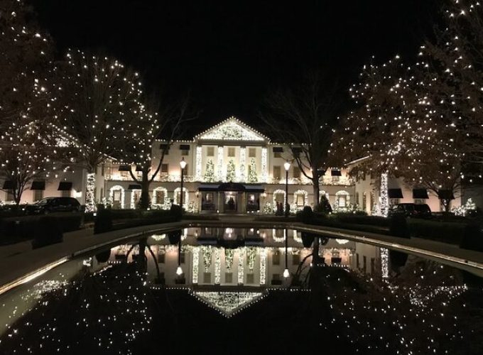 Private Colonial Williamsburg Christmas Holiday Decorations Walking Tour