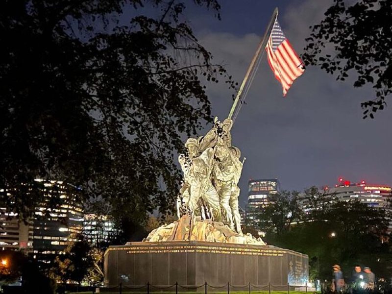 Monumental Moonlight Private Guided Bus Tour in Washington