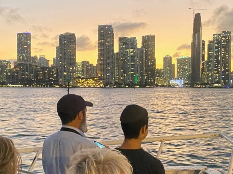 Miami: 60 Minute Sunset Boat tour and Sightseeing