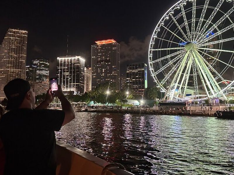 Evening Sightseeing Cruise on BIscayne Bay Miami