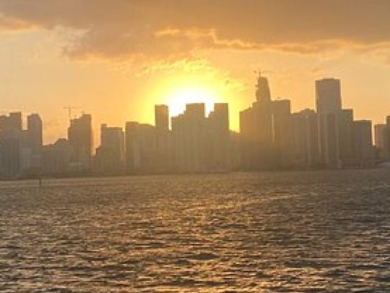 90 Minutes Sunset Biscayne Bay and South Beach Cruise