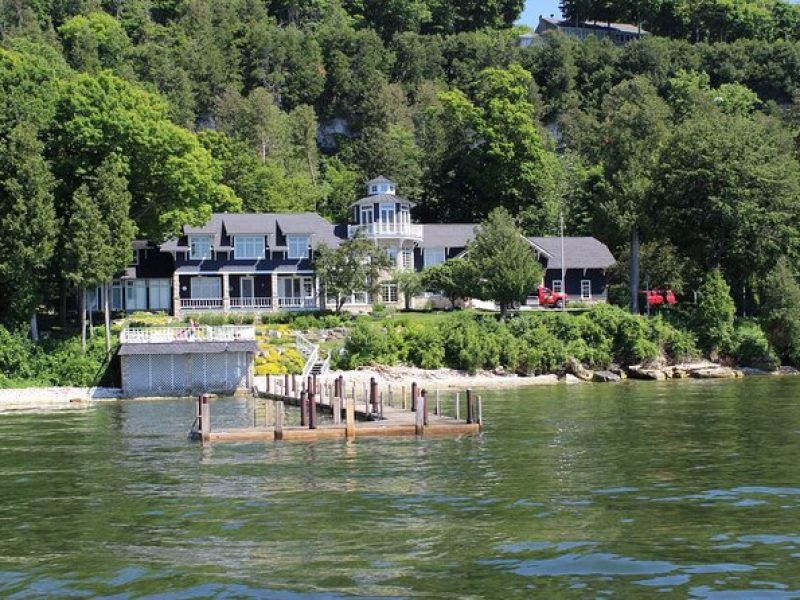 Strawberry Islands Scenic Boat Tour and Historic Cottage Row