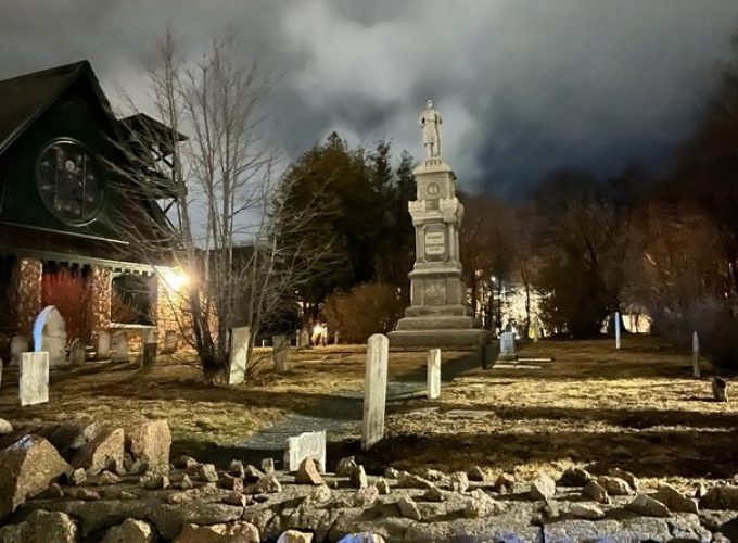 90-minute Ghost Walking Tour in Bar Harbor