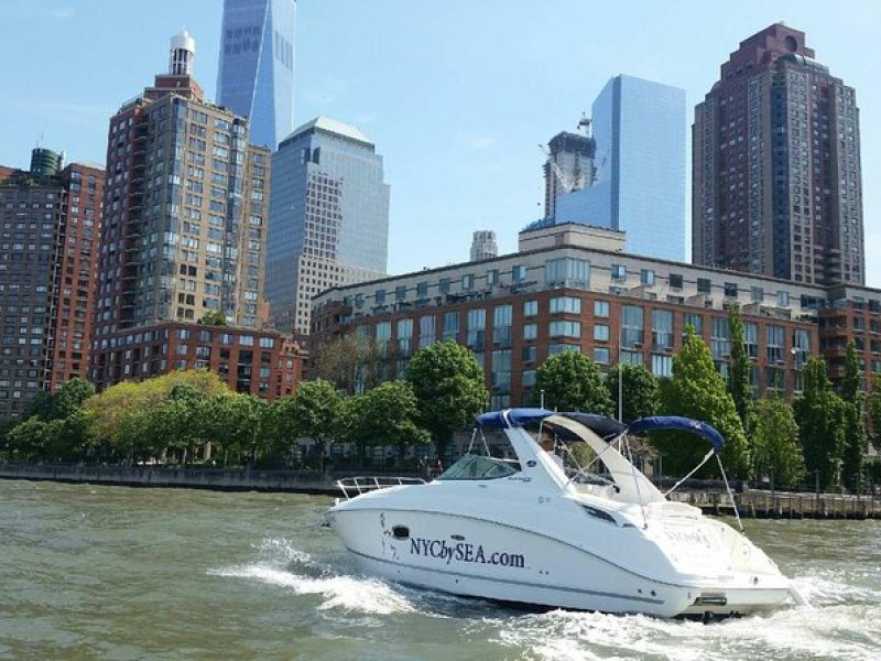 2-Hour Private Luxury Boat Tour in New York City