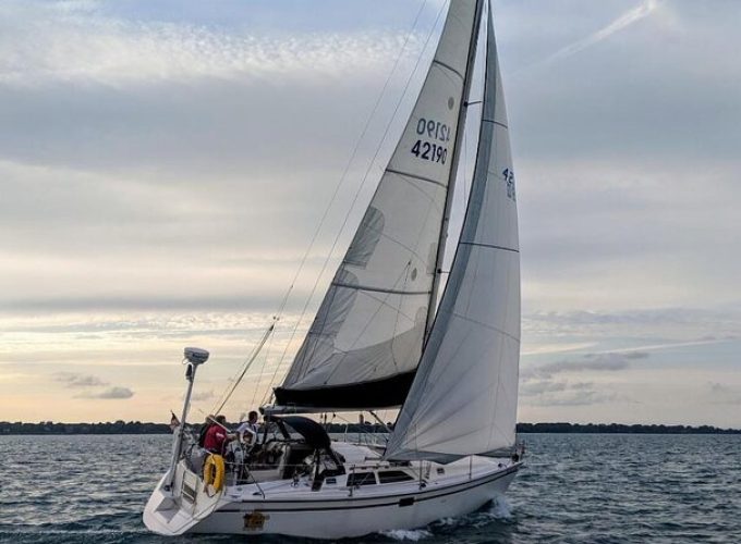 2 Hour Sailing Adventure in Lake Michigan (up to 6 people)