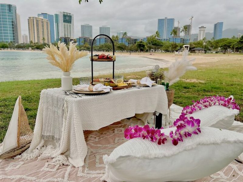 Hawaii Beach Picnic Date