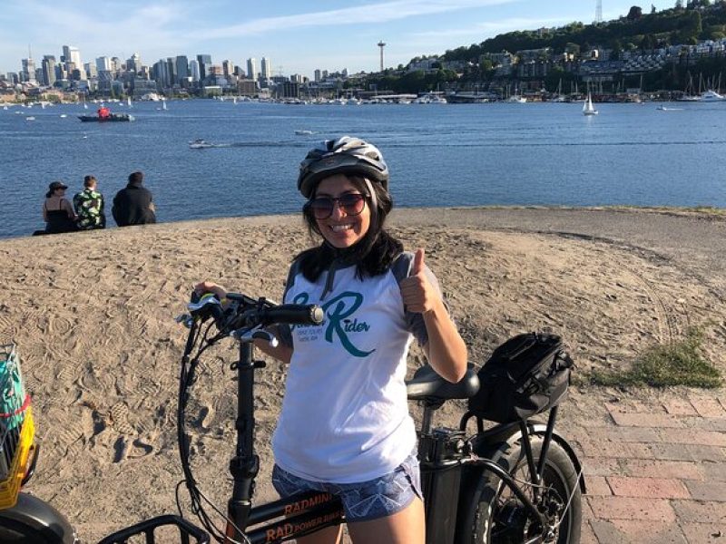 3 Hours Electric Bike Tour of Seattle's Waterways, Nature and Neighborhoods