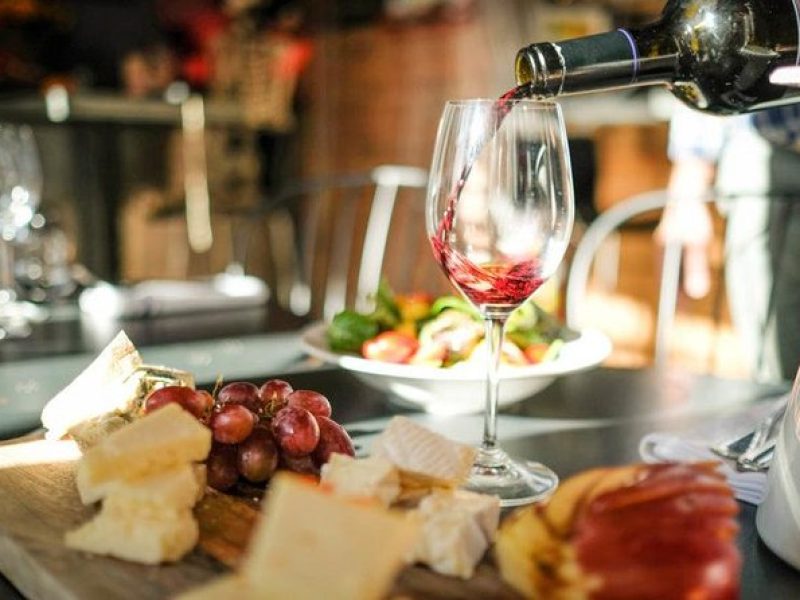 American wine and cheese tasting in French