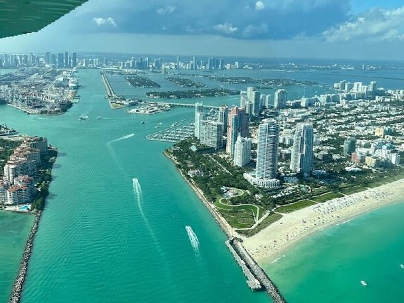 Miami Beach: 50 mins Luxury Air Tour with Free Champagne