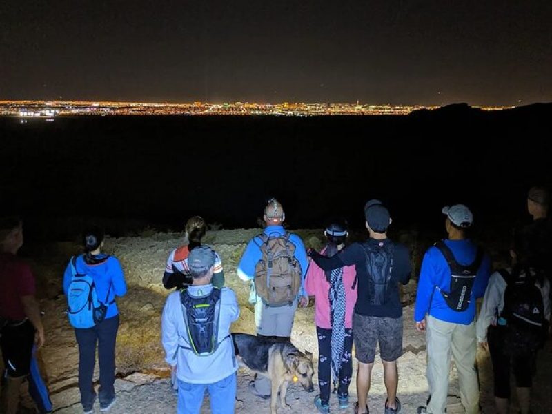 2-Hours Hiking Night Tour to Strip Views in Las Vegas