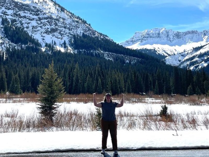 Private Jeep Tour of Yellowstone’s Winter Wonderland