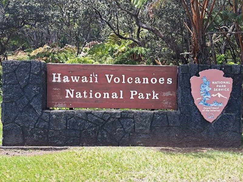 Hilo-6 Hour Private Tour-Volcanoes NP, Rainbow Falls and more.