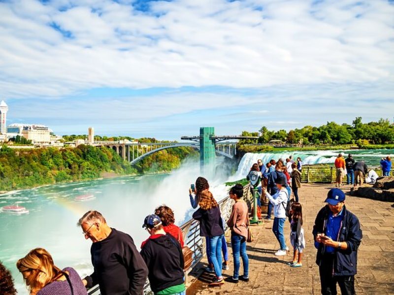 Guided Walking Tour with Maid of the Mist and Cave of the Winds