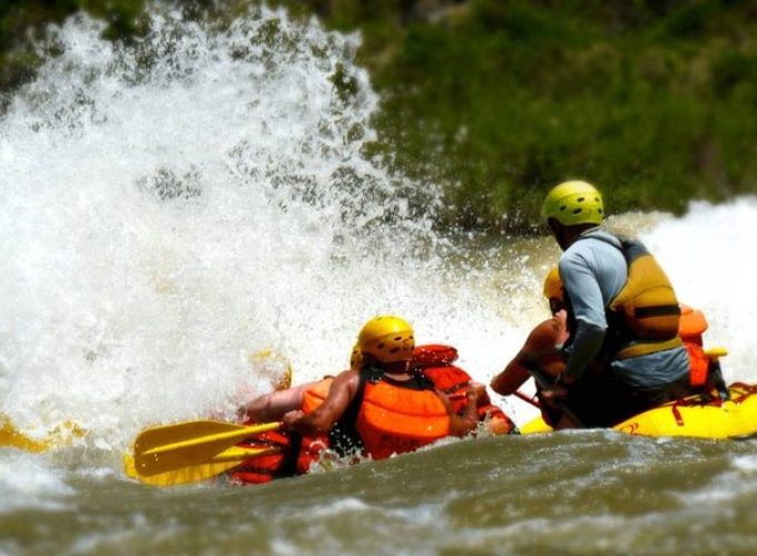 Royal Gorge Rafting Half Day Tour (FREE wetsuit use!) – Class IV Extreme fun!