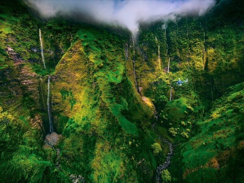 Waterfalls of West Maui and Molokai Helicopter Tour