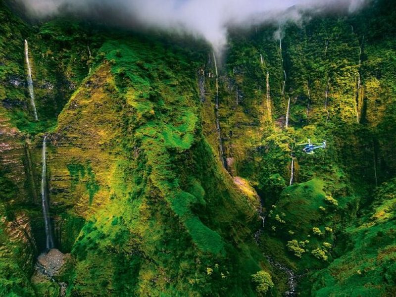 First Class Waterfalls of West Maui and Molokai Helicopter Tour