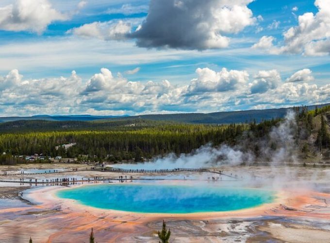 Yellowstone Hot Spring & Geyser Basin Tour