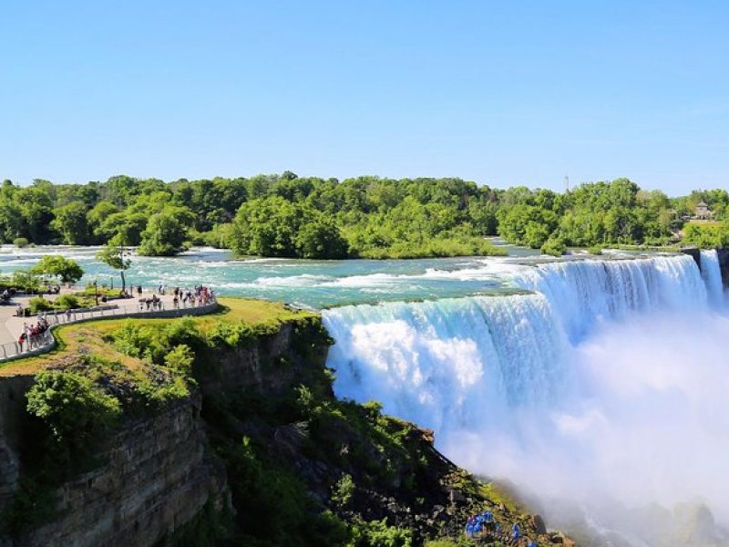 2-Day Niagara Falls and Outlet Shopping Tour from New York by Bus