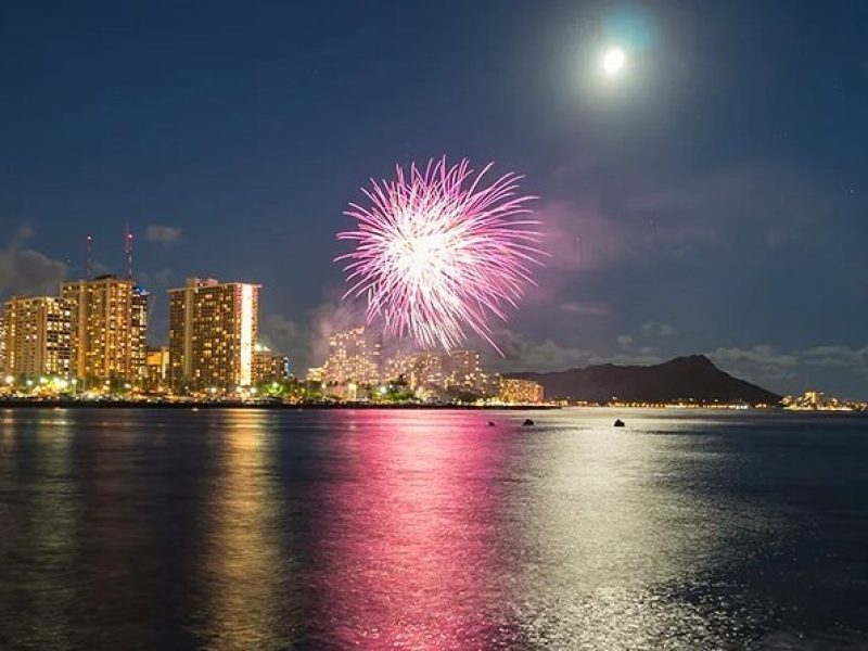 Waikiki Fireworks Cruise Tour